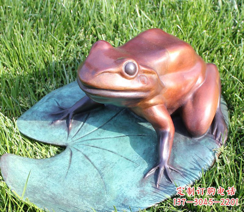 贵州复古古典之美，荷叶青蛙雕塑