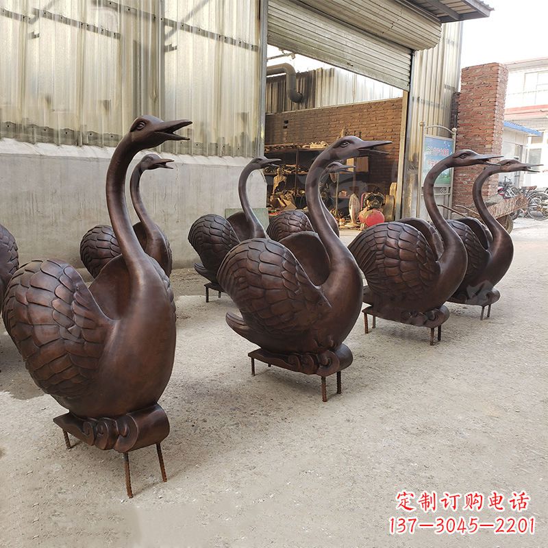 贵州中领雕塑天鹅铜雕是一款精美的艺术作品,既…