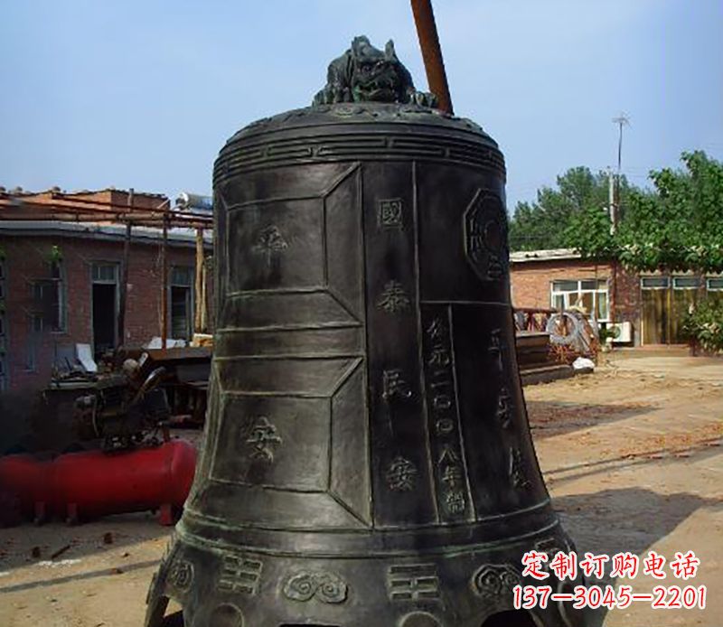 贵州平安国泰,民安铜钟雕塑