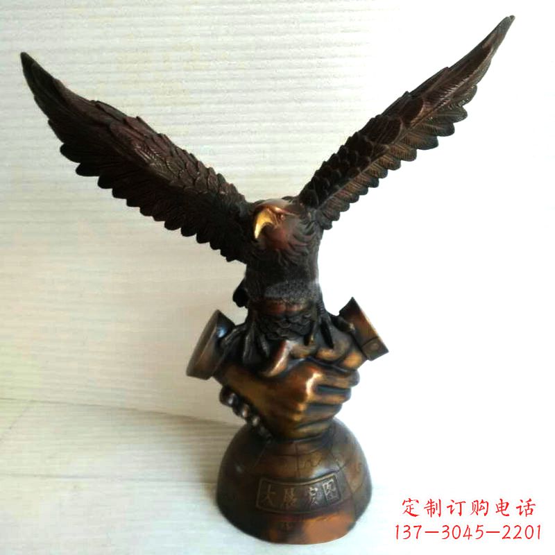 贵州以老鹰为灵感的经典铜鼎