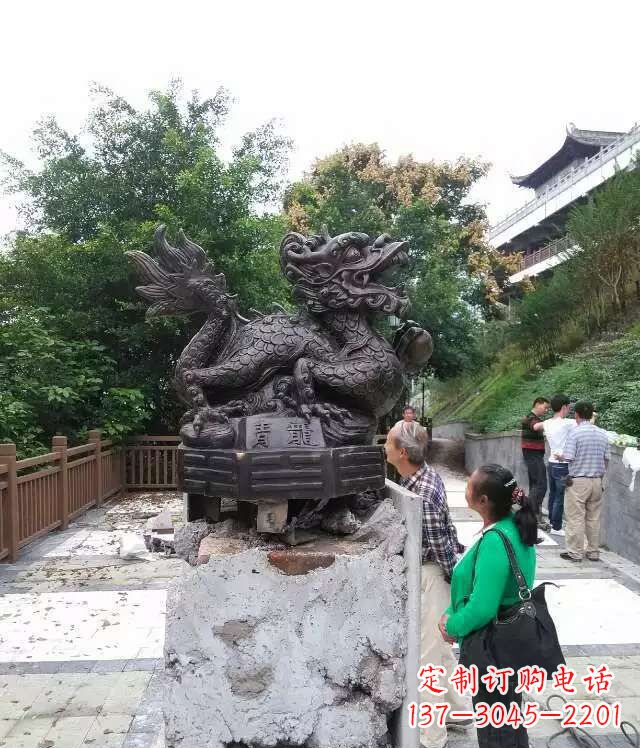 贵州青龙神兽雕塑，神态凝重，气势磅礴