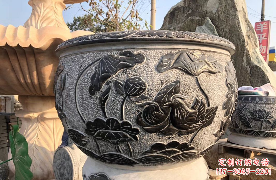 贵州荷花浮雕鱼缸雕塑,让空间更加生机勃勃