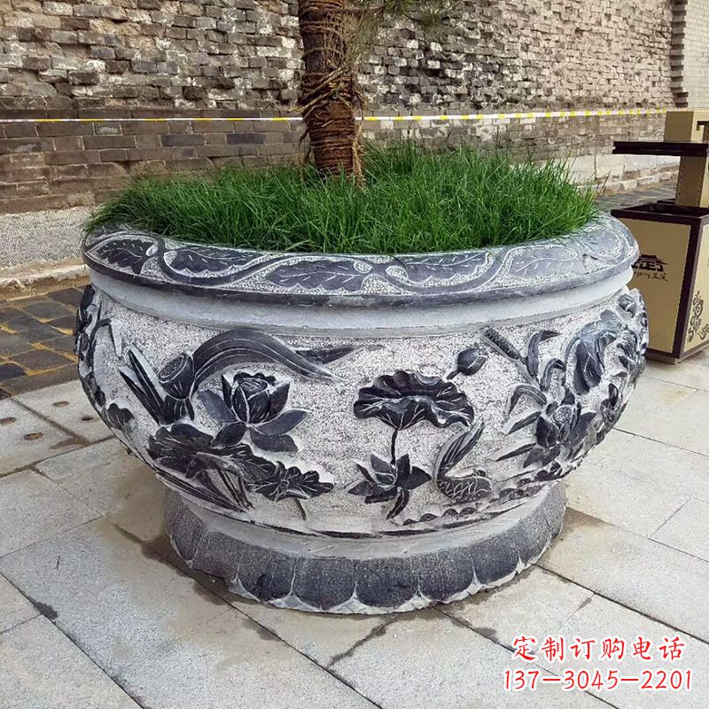 贵州青石仿古风格的花盆雕塑