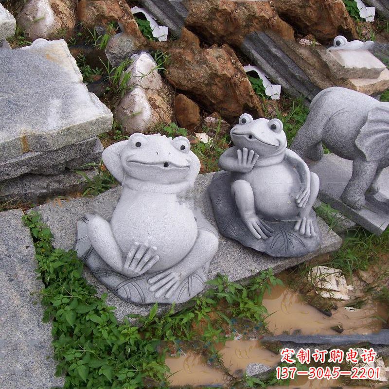 贵州别具一格的青石青蛙喷水雕塑