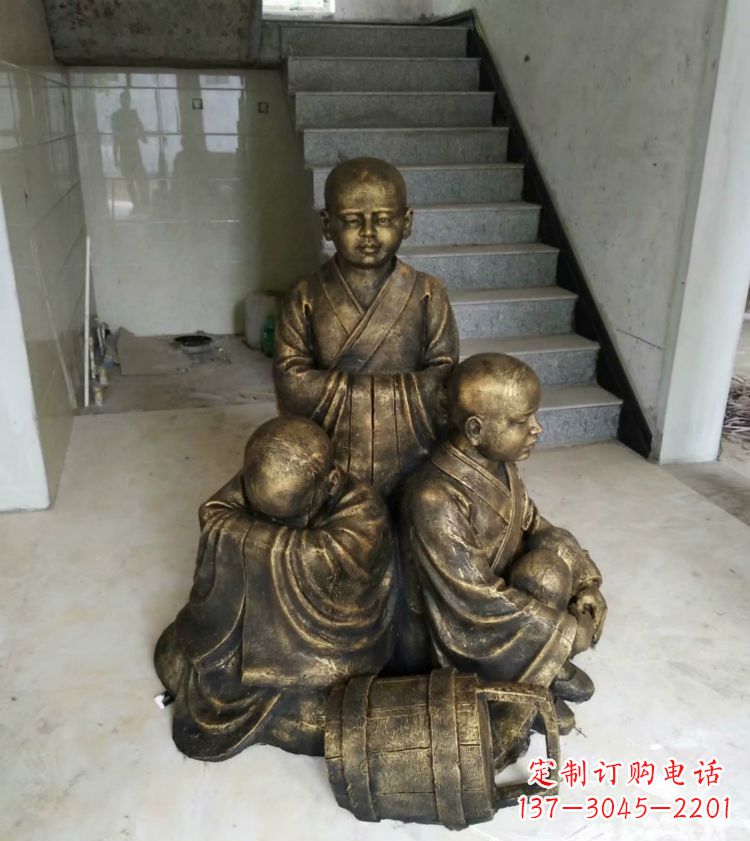 贵州中国领雕塑推出的金色佛祖三像是一件令人惊…