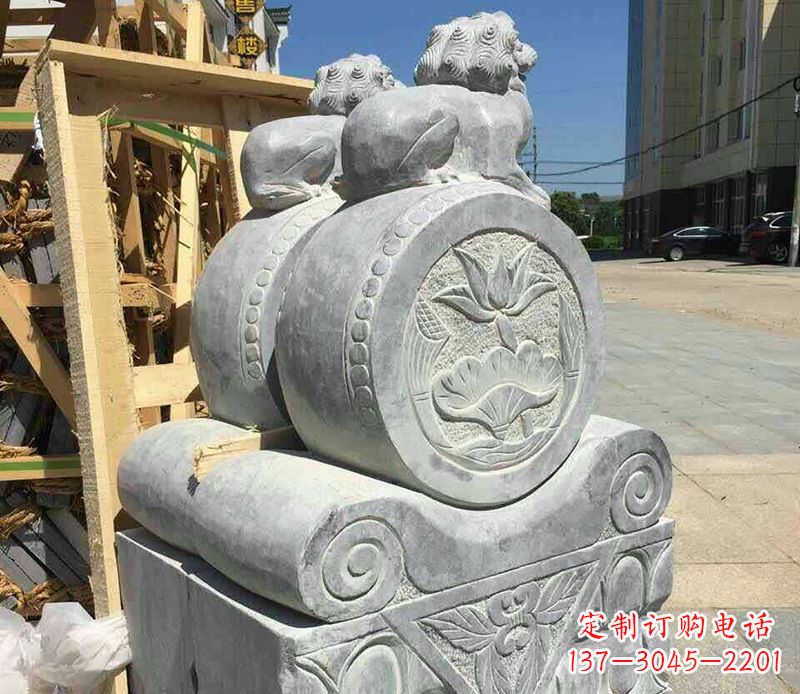 贵州中领雕塑：仿古石门墩石雕艺术品