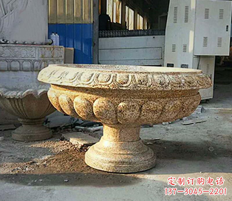 贵州领雕塑的石雕花盆雕塑是由一流的雕塑艺术家…
