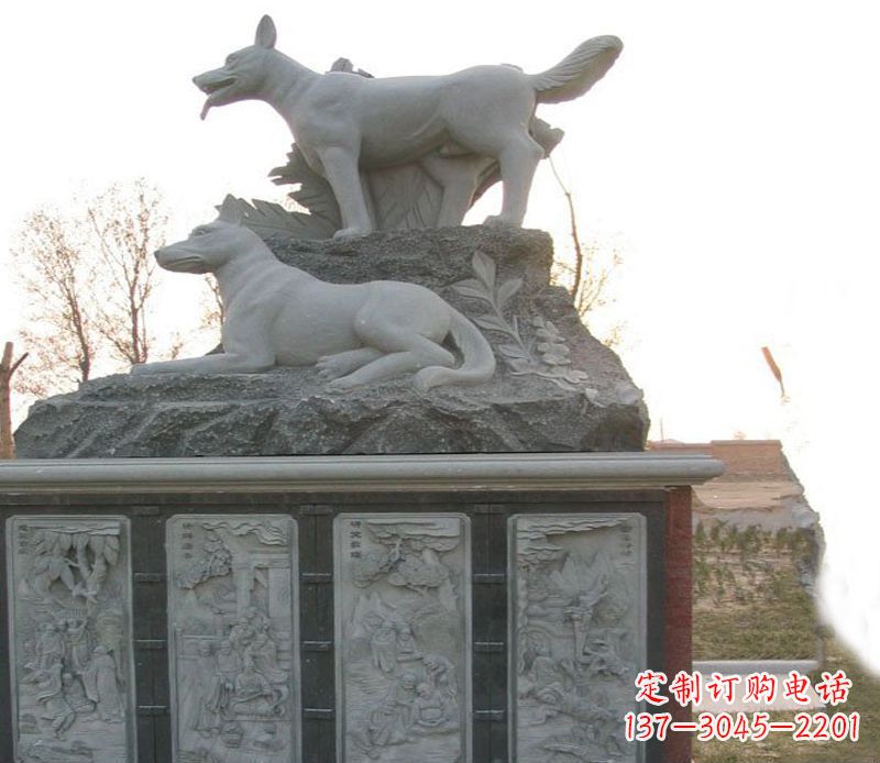 贵州体现艺术灵感的两只狗公园动物雕塑