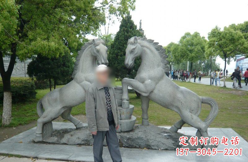 贵州以马为主题的石雕艺术品