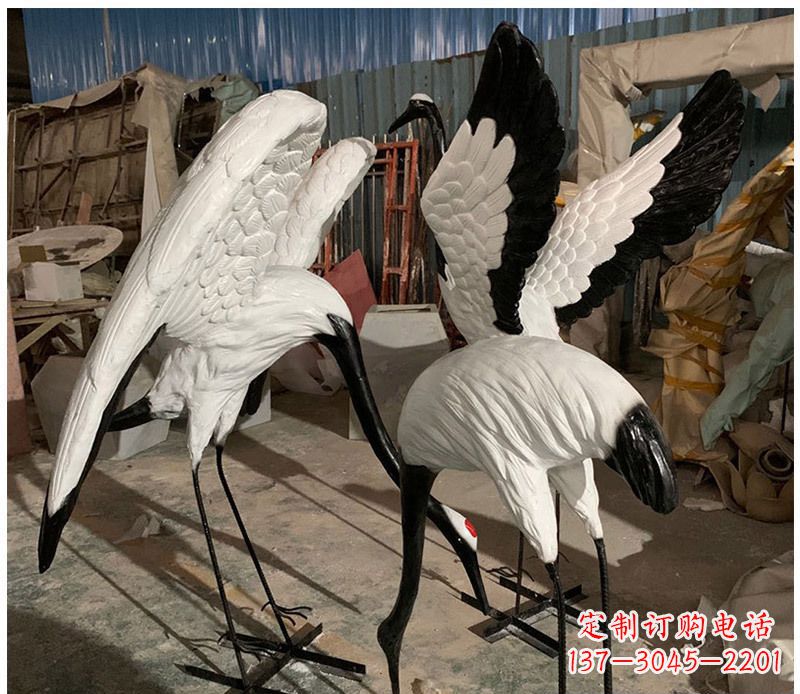 贵州石雕展翅丹顶鹤动物雕塑