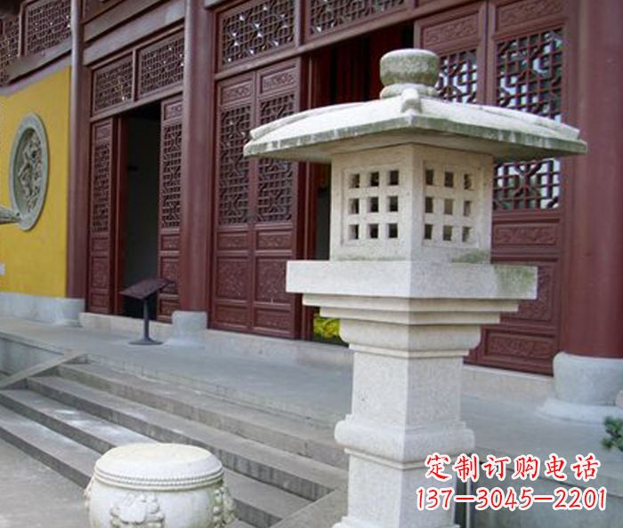 贵州寺庙景观镂空石灯石雕