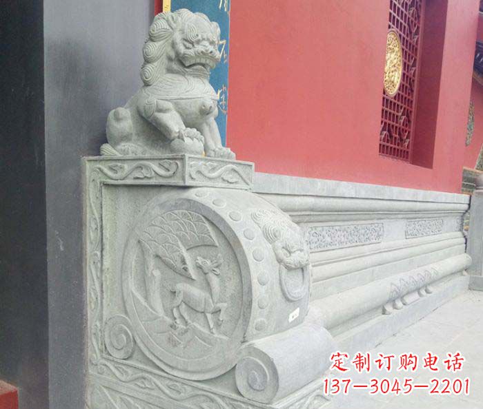 贵州寺庙景观狮子石门墩抱鼓石