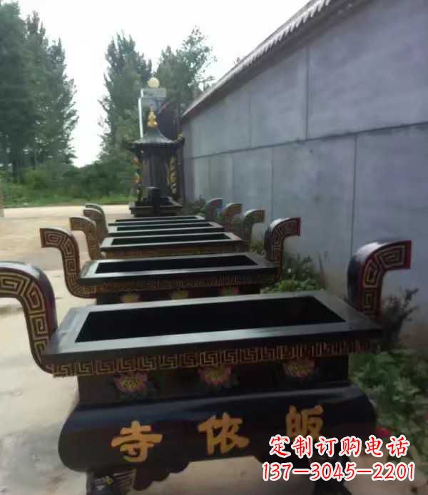 贵州寺庙四足方形香炉铜雕