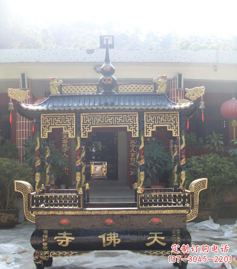 贵州寺庙铸铜四足方形带顶香炉