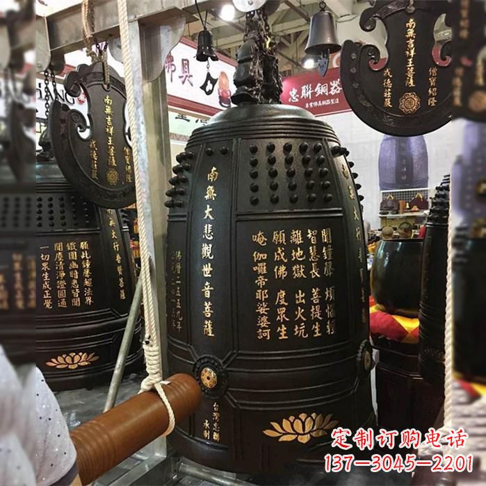 贵州寺院挂钟铜雕塑