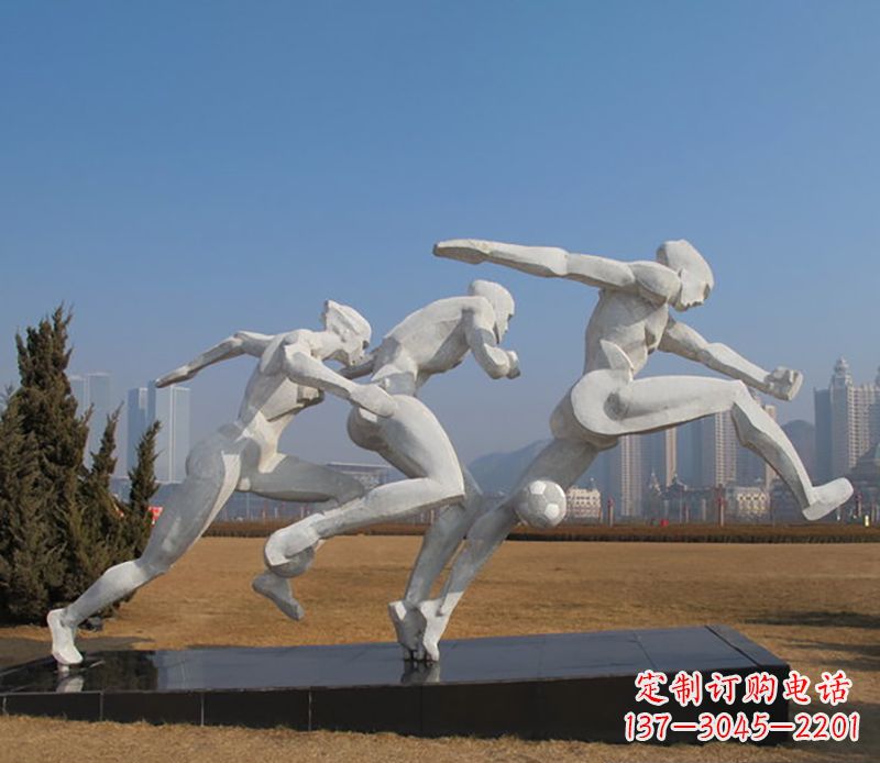 贵州踢足球不锈钢运动雕塑