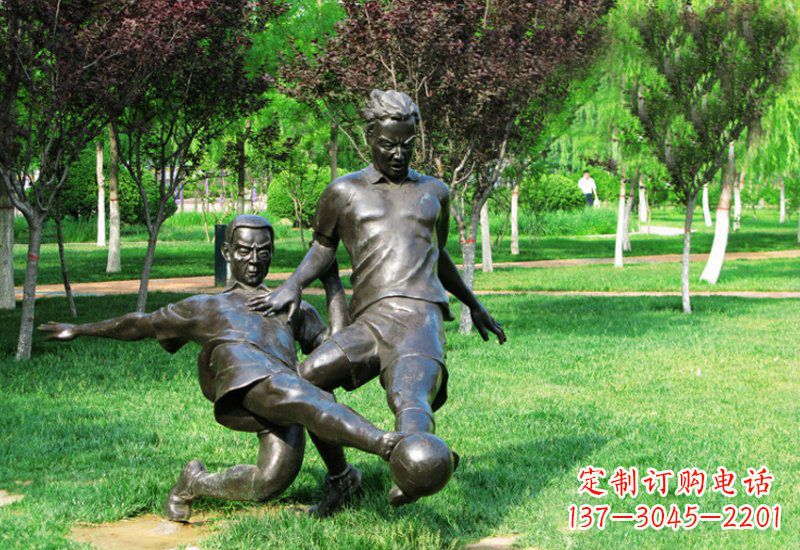 贵州踢足球的人物铜雕222