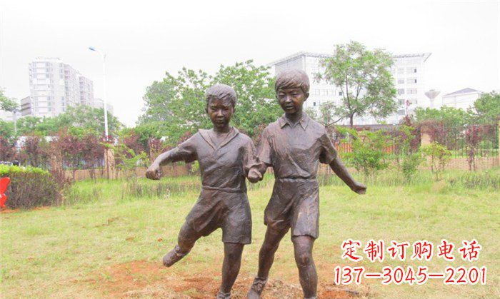 贵州踢足球公园人物铜雕 (2)