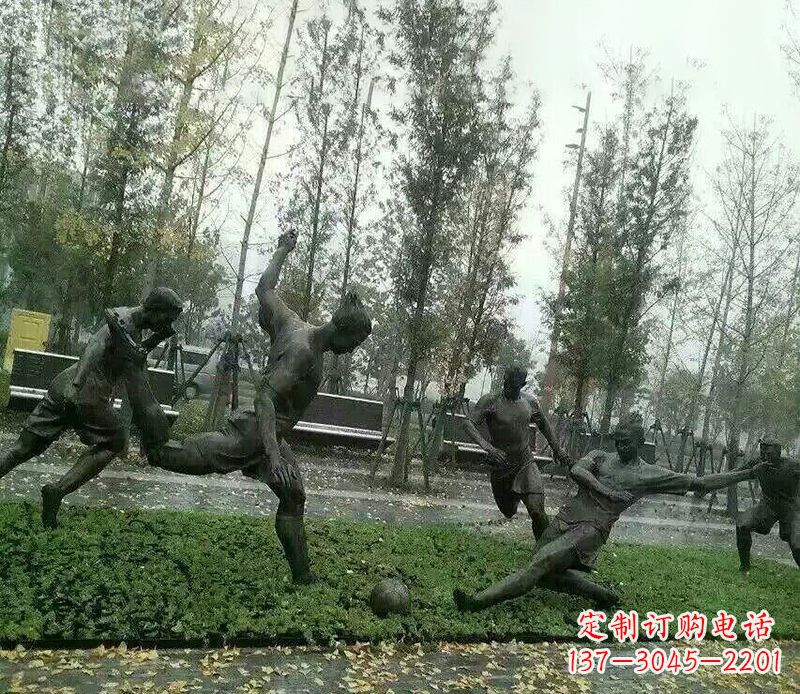 贵州踢足球公园运动人物铜雕