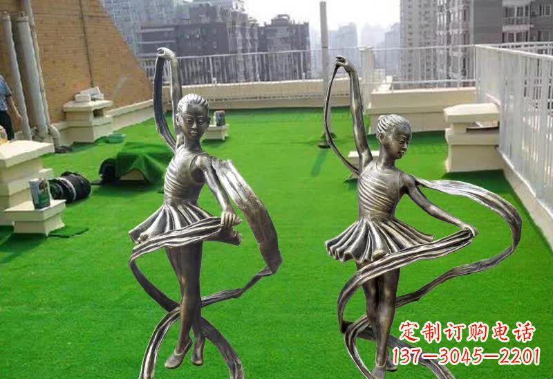 贵州跳舞的女孩铜雕