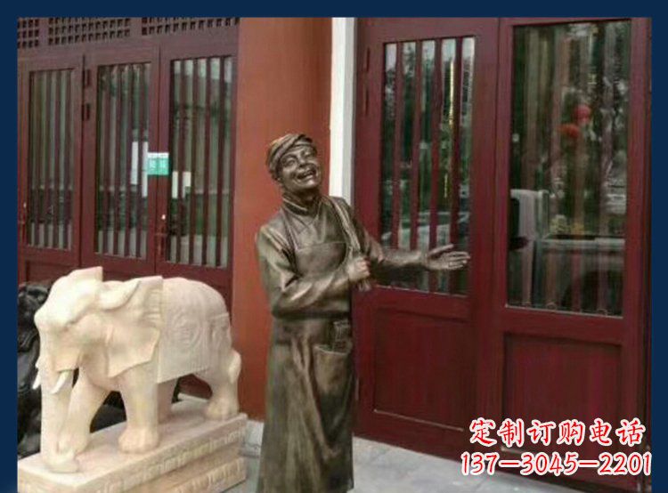 贵州铜雕店小二酒店迎宾人物雕塑