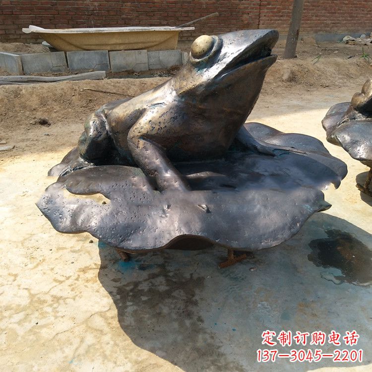 贵州铜雕青蛙喷水雕塑