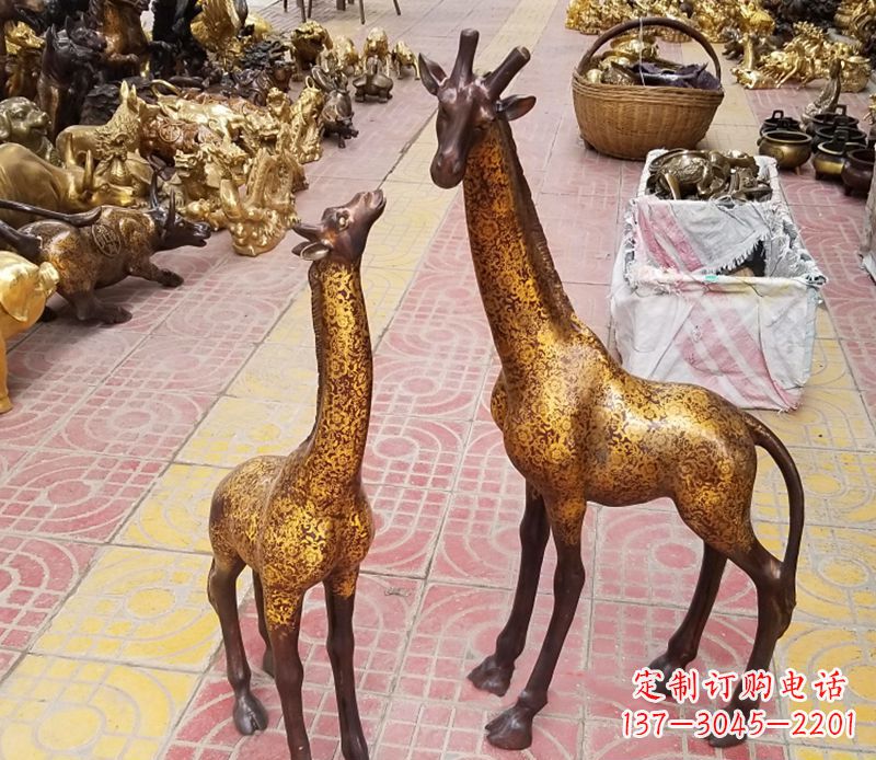 贵州铜雕长颈鹿