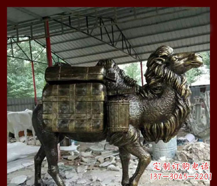 贵州拖行李的骆驼动物铜雕