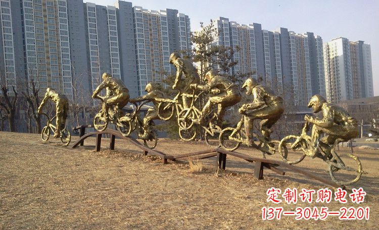 贵州玩花样自行车人物铜雕