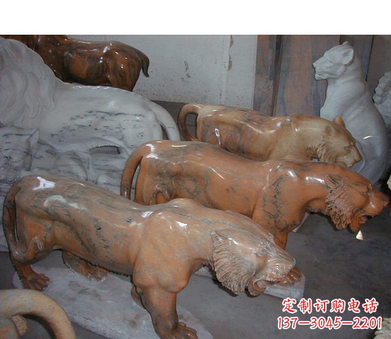 贵州晚霞红动物老虎石雕