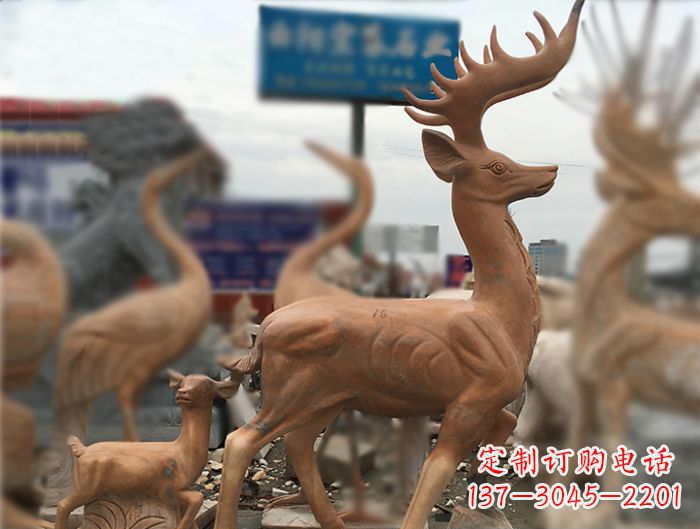 贵州晚霞红动物驯鹿公园石雕
