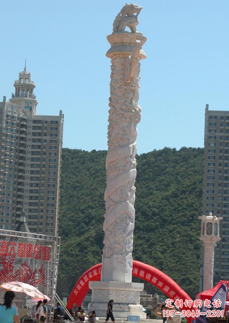 贵州晚霞红广场龙柱
