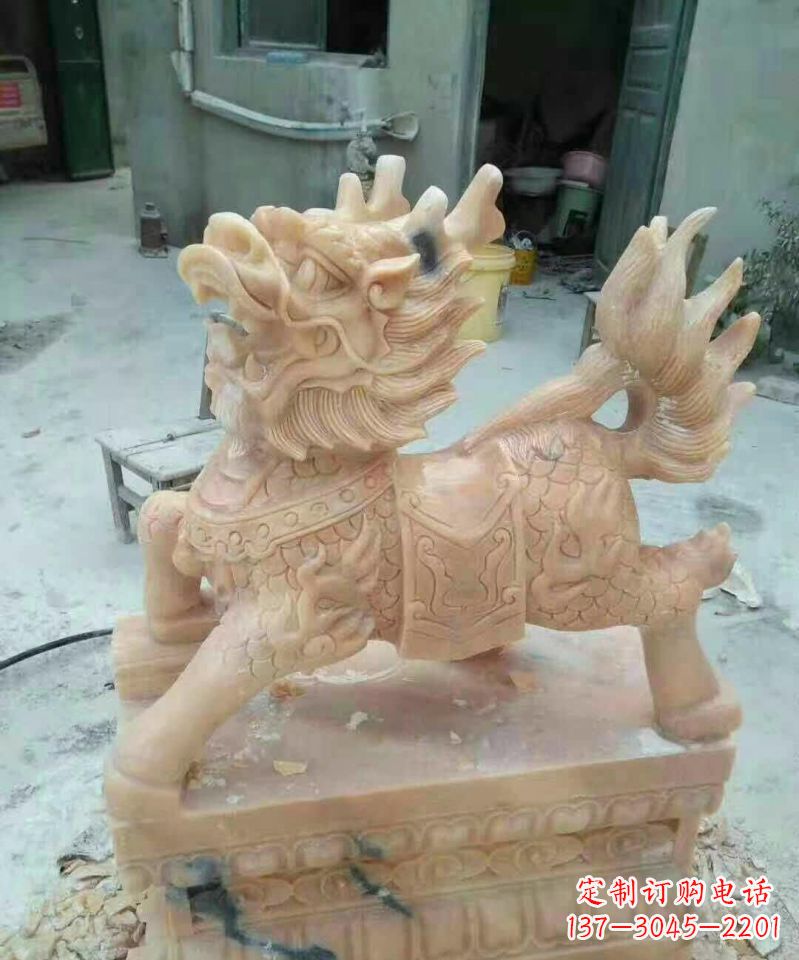 贵州晚霞红麒麟雕塑112