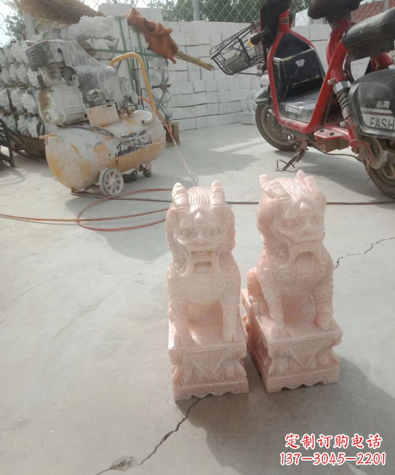 贵州晚霞红神兽麒麟动物雕塑 