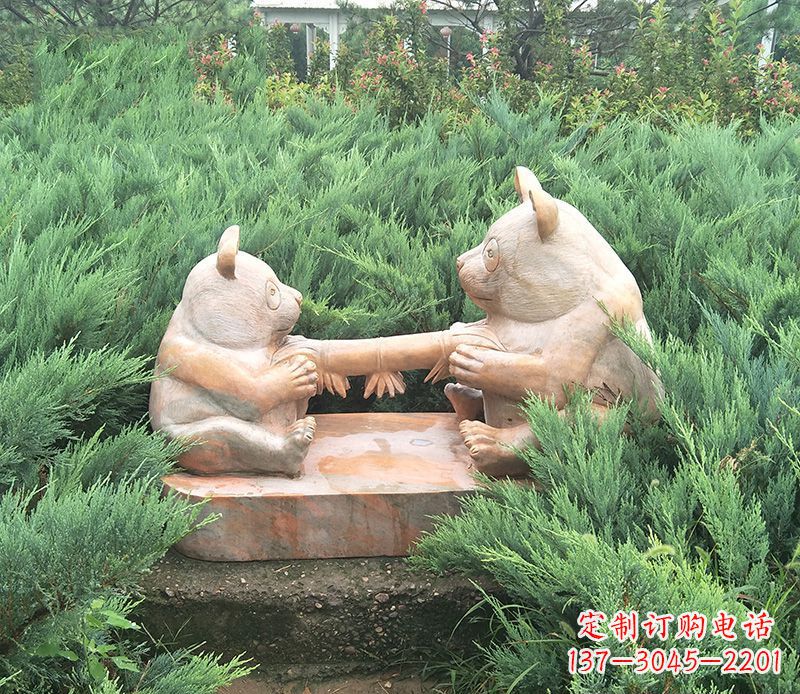 贵州晚霞红熊猫母子石雕
