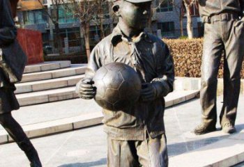 贵州展示小学生活力的足球少年雕塑