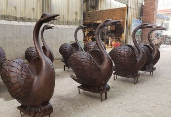 贵州中领雕塑天鹅铜雕是一款精美的艺术作品，既…
