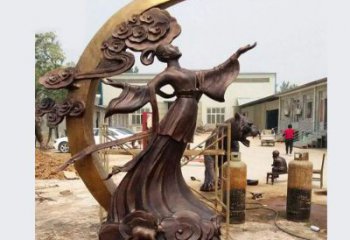 贵州中领雕塑：精美嫦娥月亮铜雕