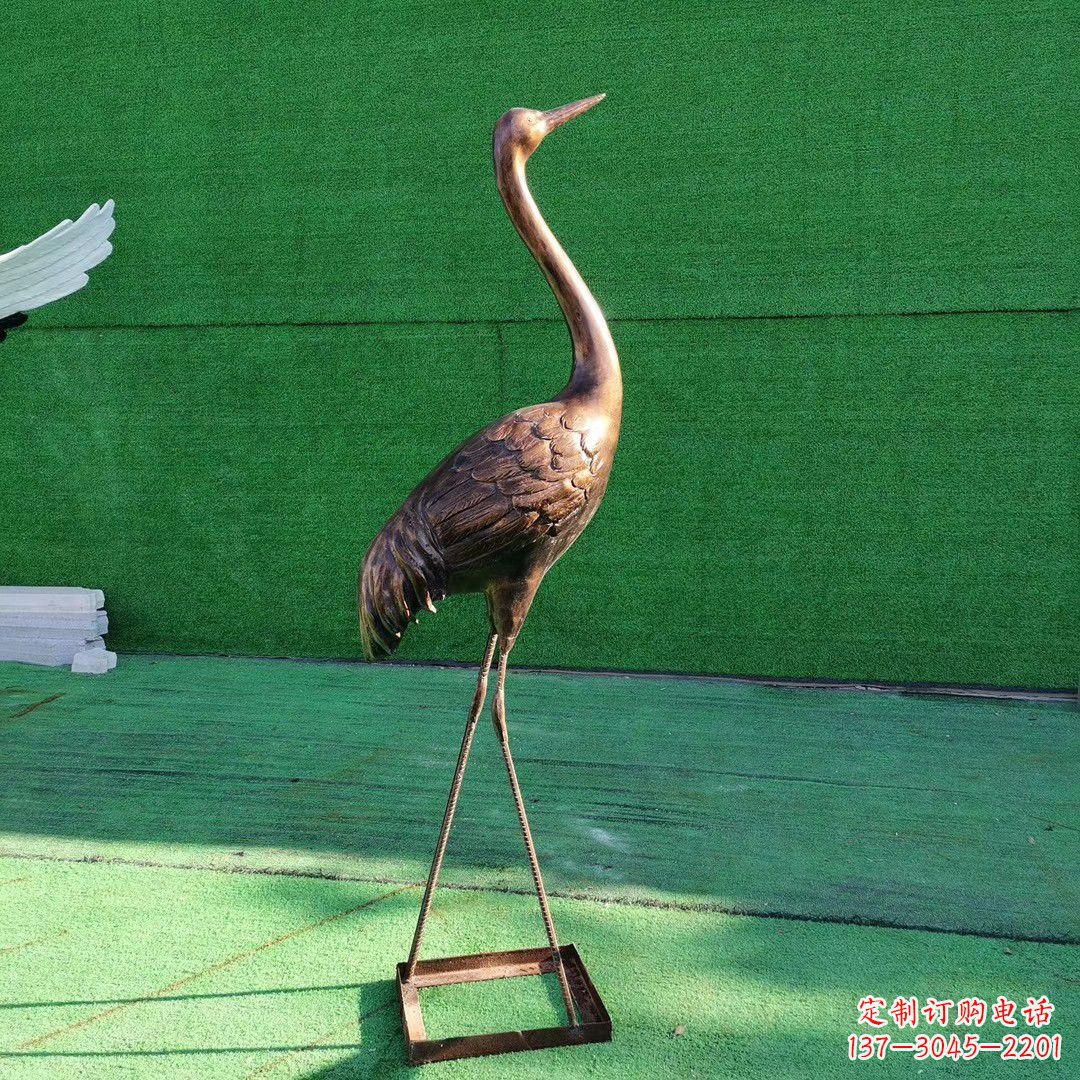 贵州仙鹤衔芝铜雕