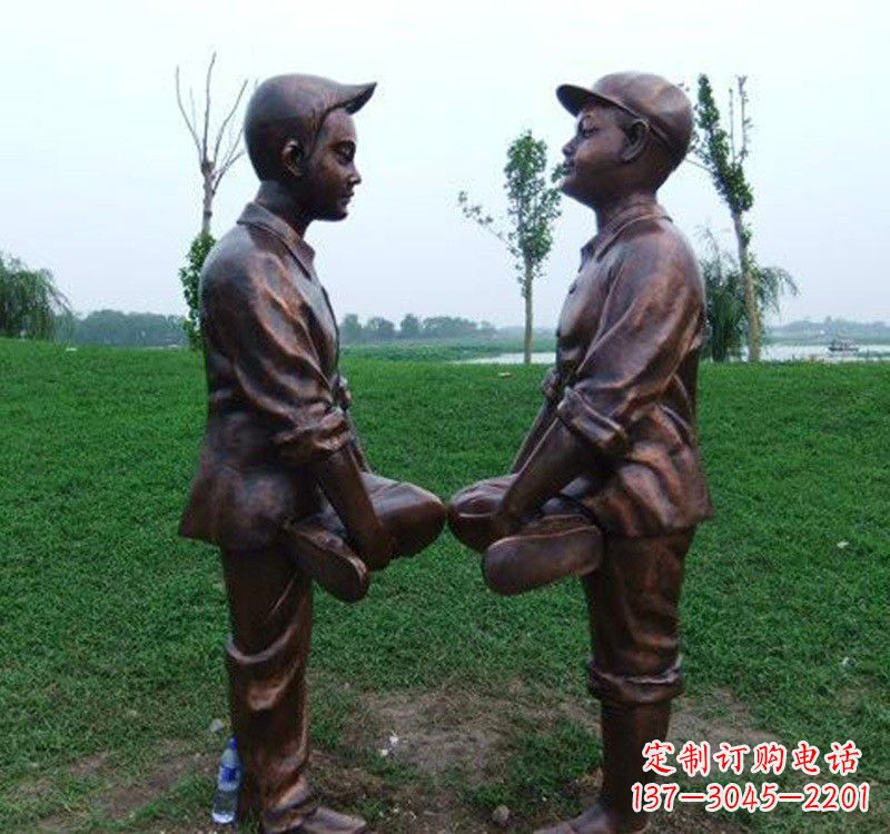 贵州小孩斗鸡铸铜雕塑