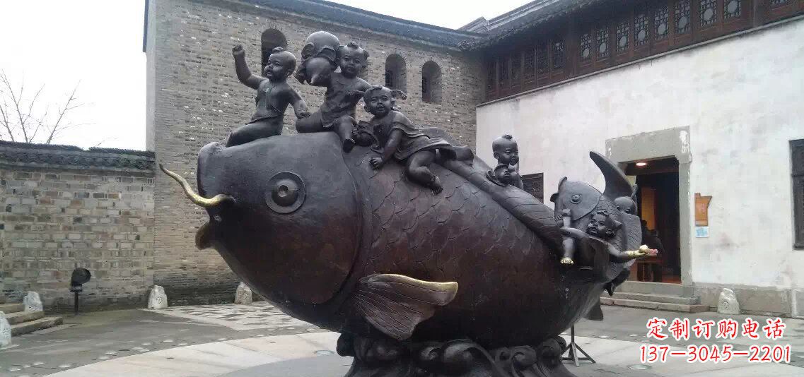 贵州小孩骑鱼铜雕