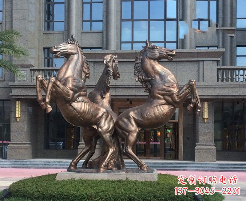 贵州小区立马铜雕