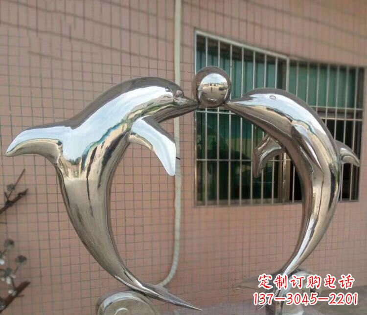 贵州校园不锈钢海豚顶球雕塑