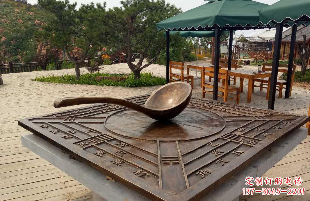 贵州校园古代司南铜雕