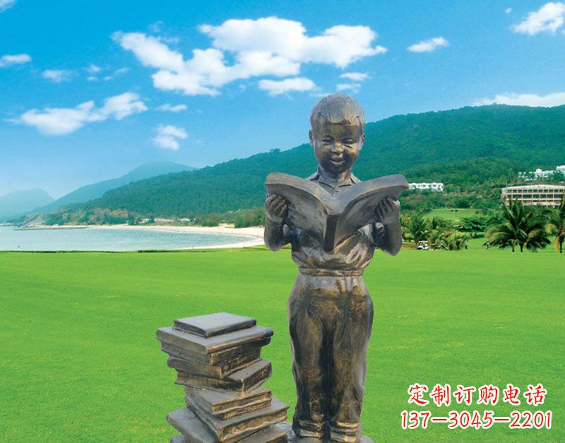 贵州校园看书的小男孩雕塑
