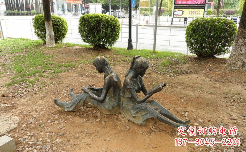 贵州校园坐着看书的女孩人物铜雕