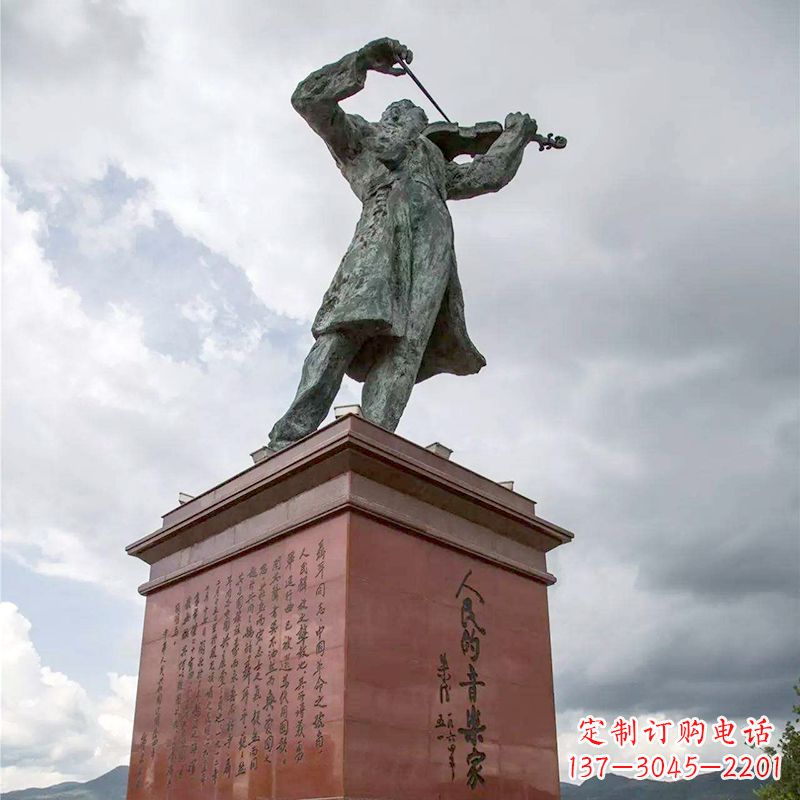 贵州音乐家聂耳拉小提琴景观名人雕塑