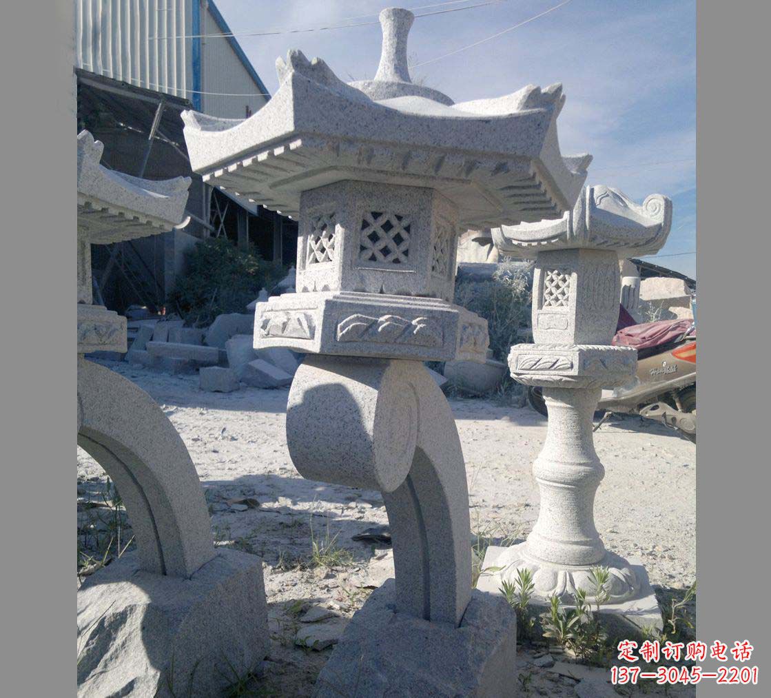 贵州园林景观草坪石灯雕塑