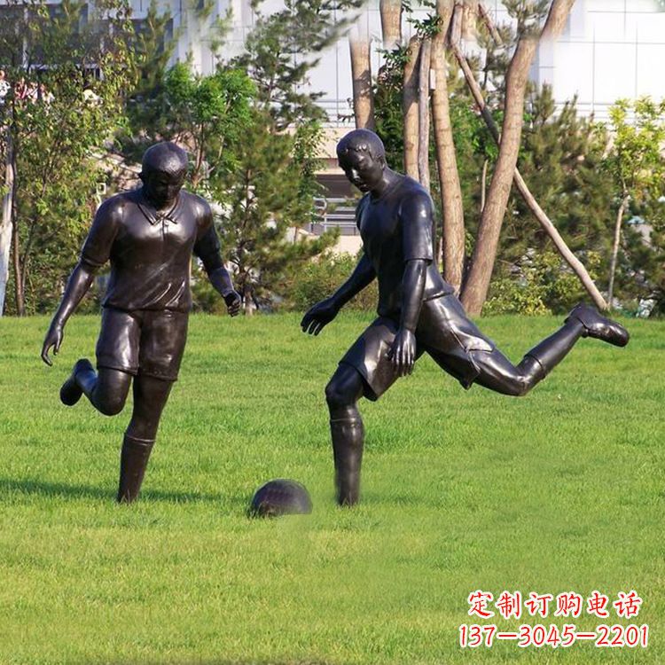 贵州园林踢足球人物铜雕
