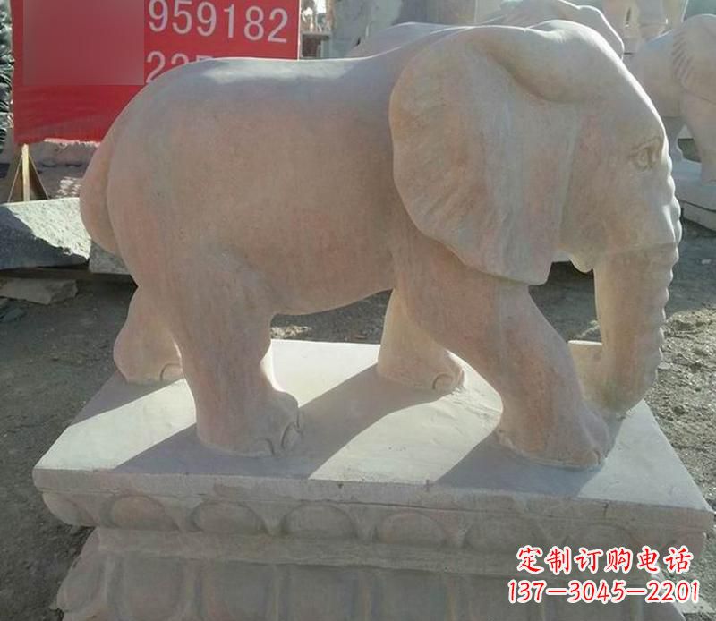 贵州园林晚霞红大象雕塑